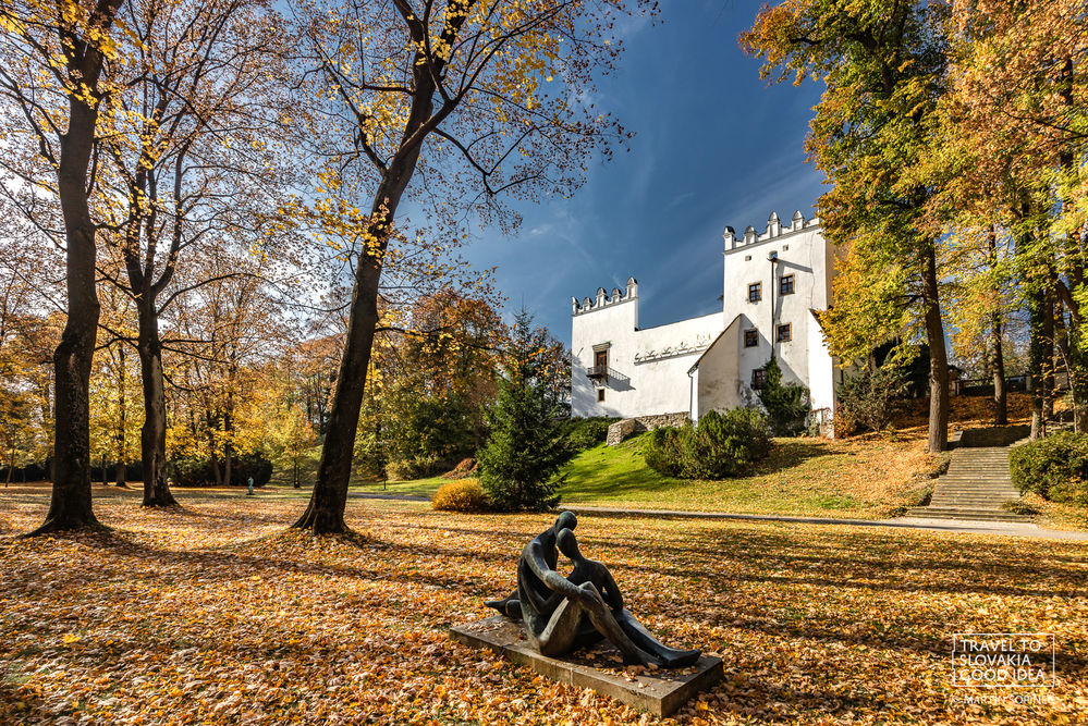 Strážky manor house